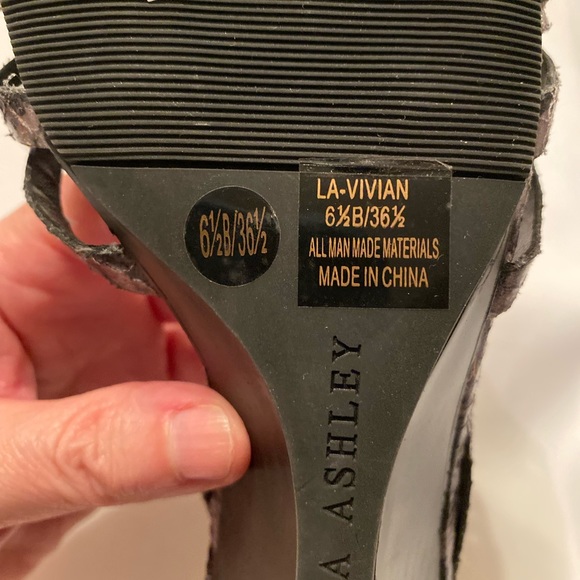 NWOT Women’s Laura Ashley La-Vivian Block Wedge Heel Size 6 1/2 Python Print - Picture 10 of 12